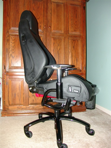 Illustration for article titled Race Car Chairs Give You Office Pole Position
